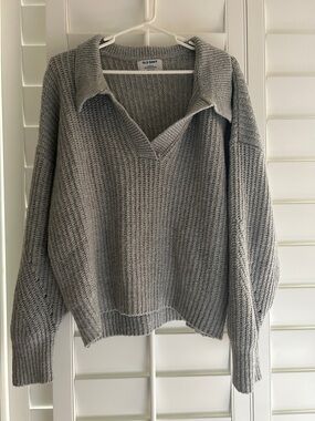 Old Navy Light Gray V-Neck Collared Knit Sweater